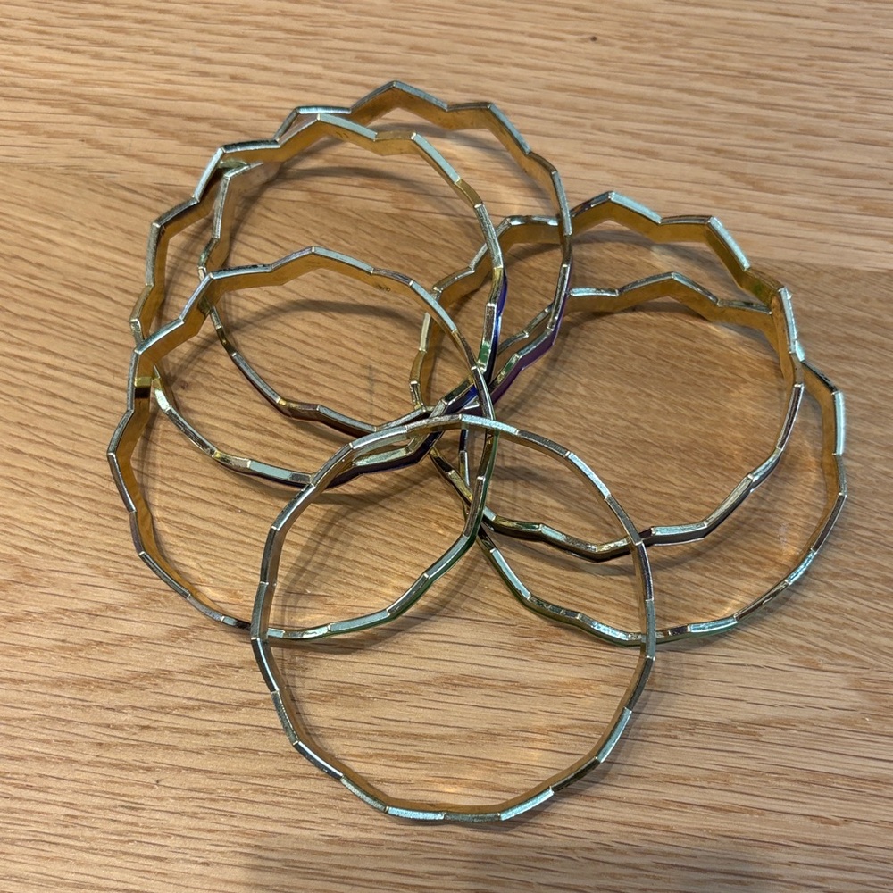 Chevron Patterned Bangle Bracelet - Picture 4 of 11